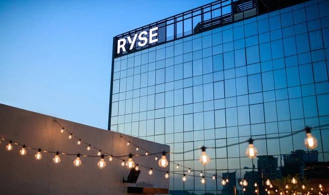 라이즈 오토그래프 컬렉션 수영장